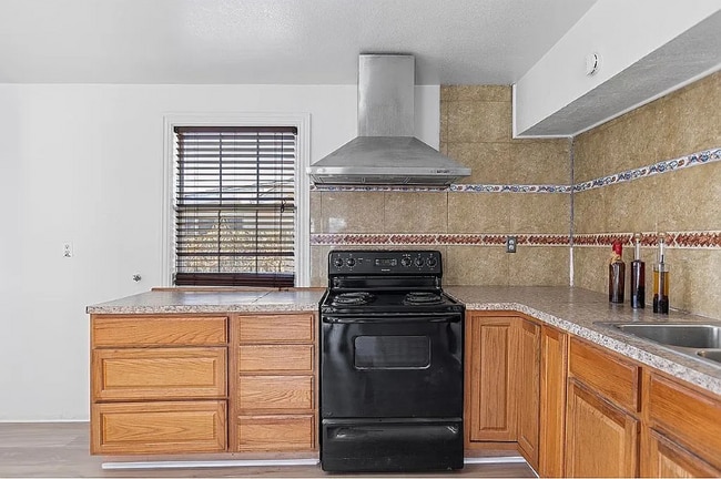 Building Photo - 204 Pebblebrook St