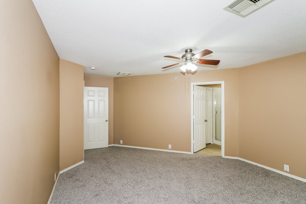 Building Photo - 5807 Baldwin Elm St