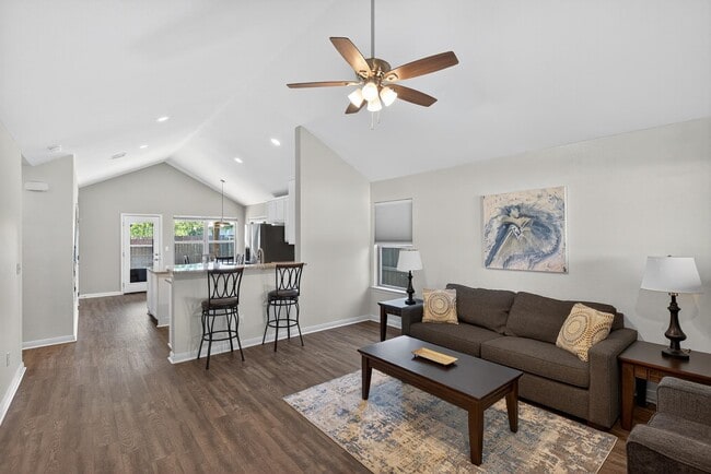 Building Photo - 830 Cypress Ln