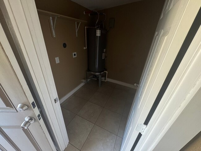 Building Photo - 207 E Mitchell Rd