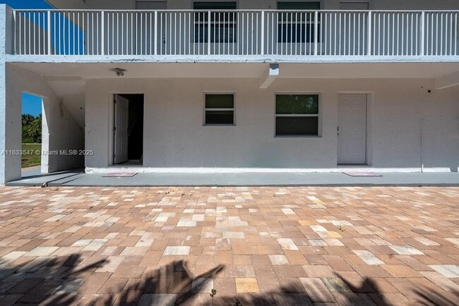 Building Photo - 2305 Tamarind Dr