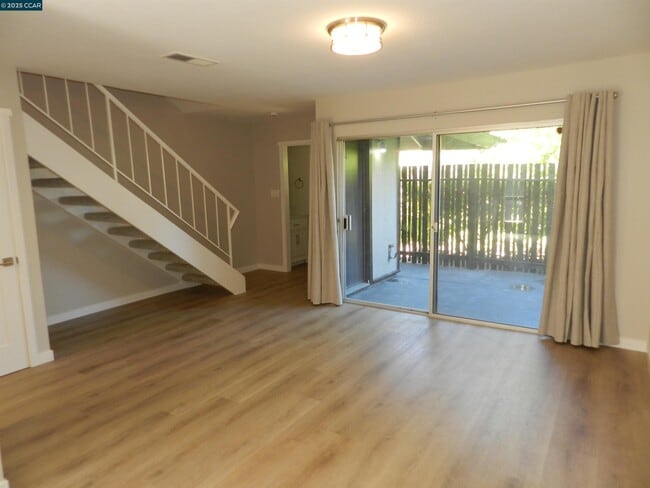 Building Photo - 5519 Roundtree Dr