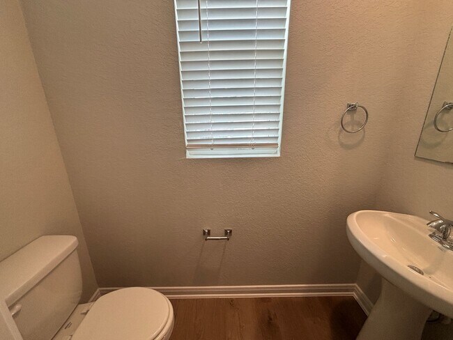 Building Photo - Triple Master Suites 3-Story Townhome