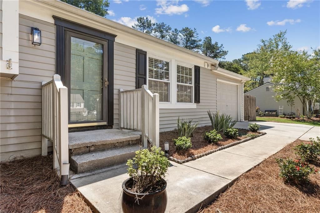 Building Photo - 472 Barnsdale Dr