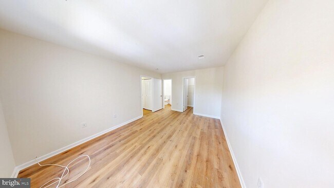 Building Photo - 18318 Streamside Dr