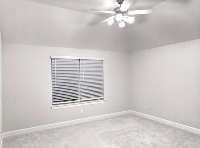 Building Photo - 3730 Main Poplar Dr