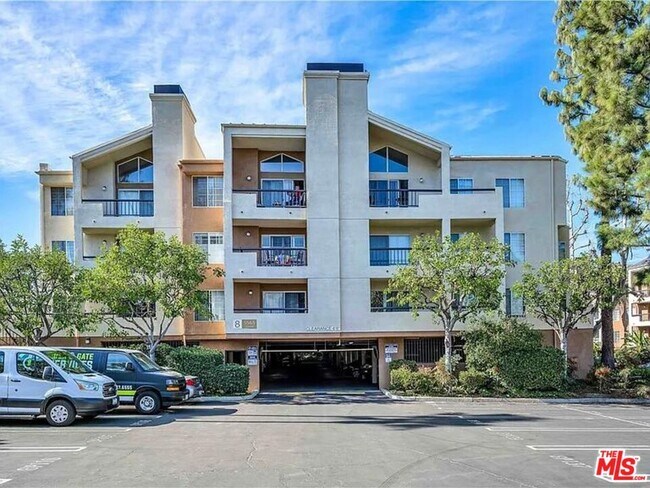 Building Photo - 5565 Canoga Ave