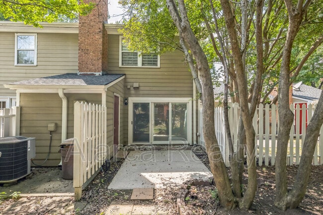 Building Photo - 2756 Tiergarten Ln