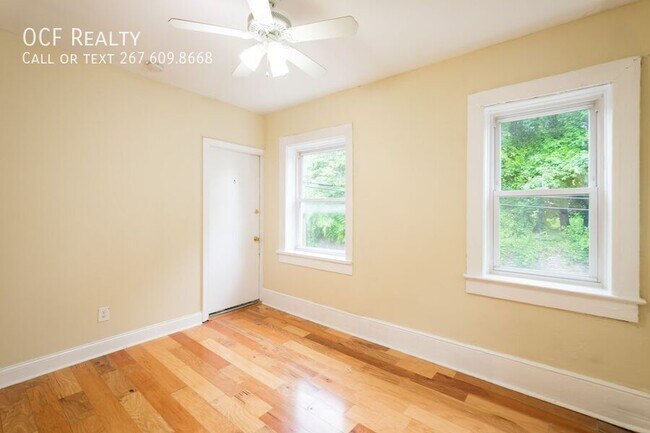 Building Photo - 2252 Bryn Mawr Ave