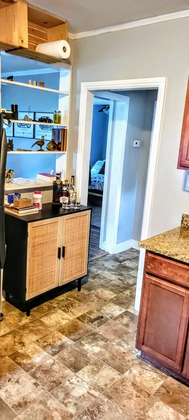 Building Photo - 418 Iverson Way