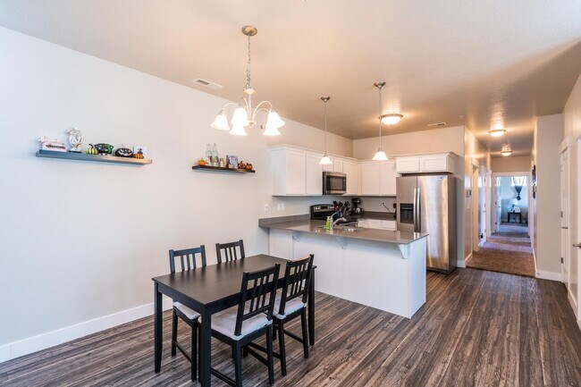 Building Photo - Fantastic Condo in Herriman City Center!