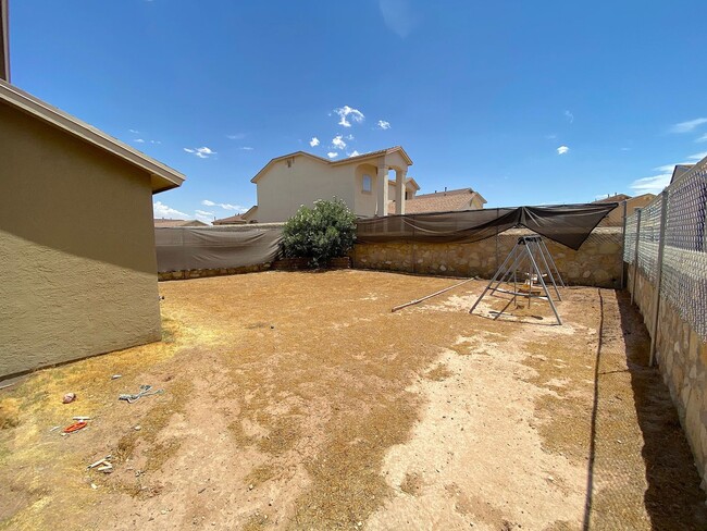 Building Photo - Northeast El Paso 4Bed w/Refrig A/C