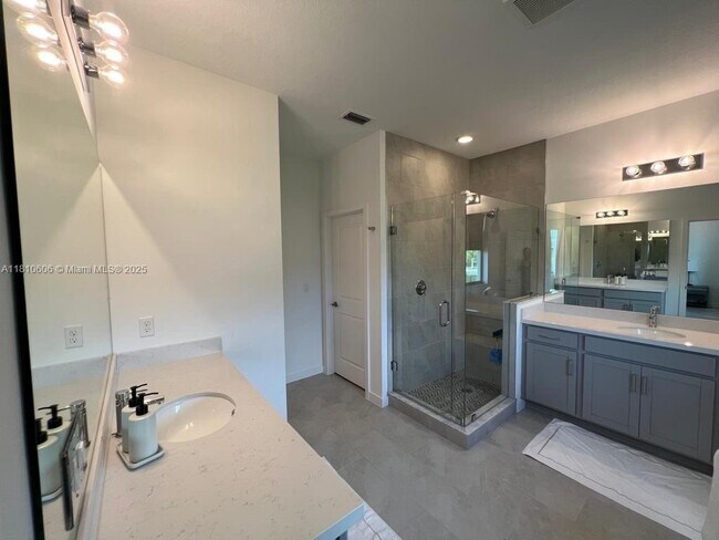 Building Photo - 8813 Antarus Dr