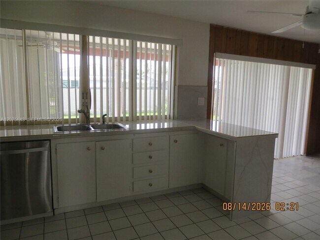 Building Photo - 8570 Sunset Strip