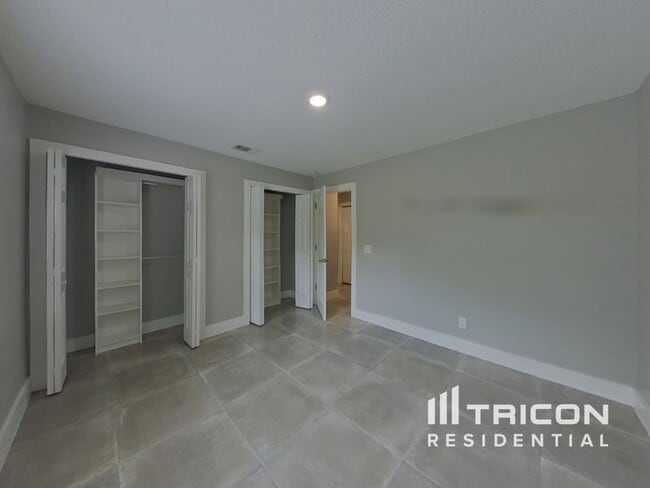 Building Photo - 2400 Foxboro Ct