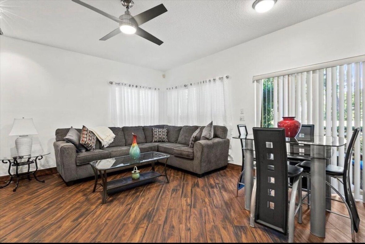 Building Photo - 9862 Perfect Dr