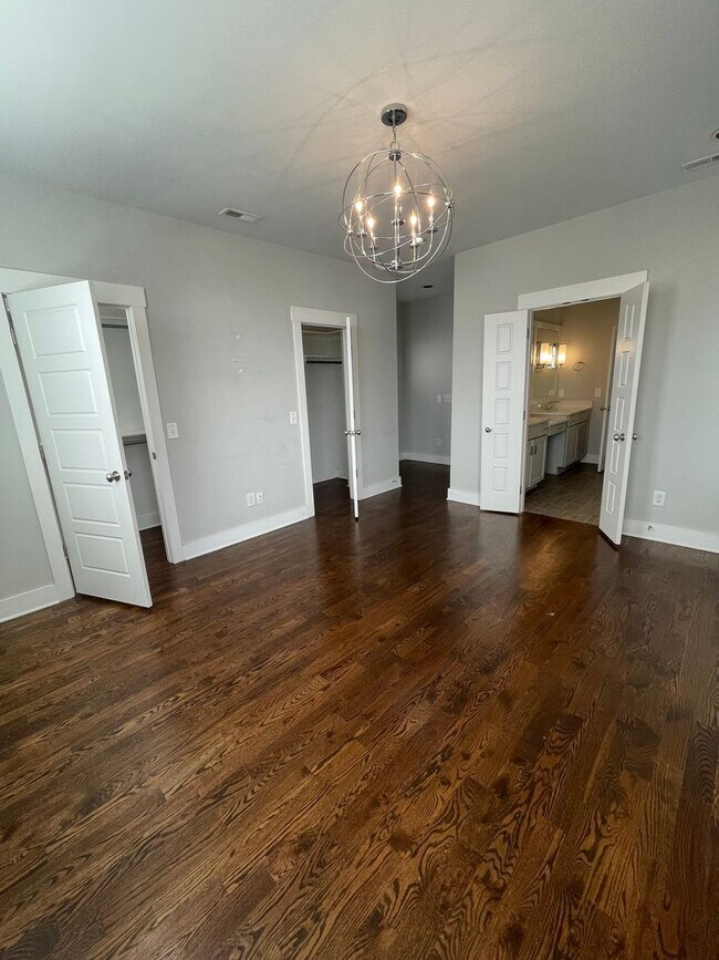 Building Photo - 1104A W Grove Ave