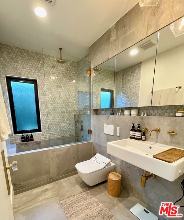 Building Photo - 3159 Hutchison Ave