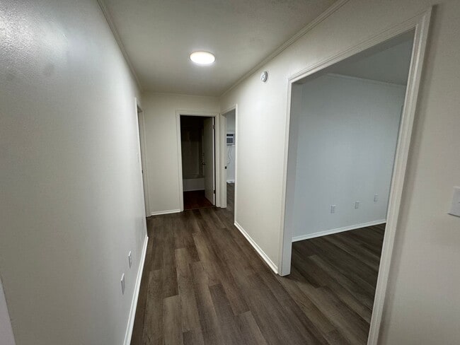 Building Photo - Commanche Dr Duplex