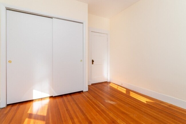 Building Photo - 8 Hastings St