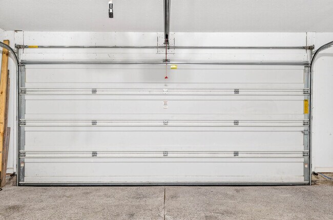 Building Photo - 1961 Creek Bank Dr