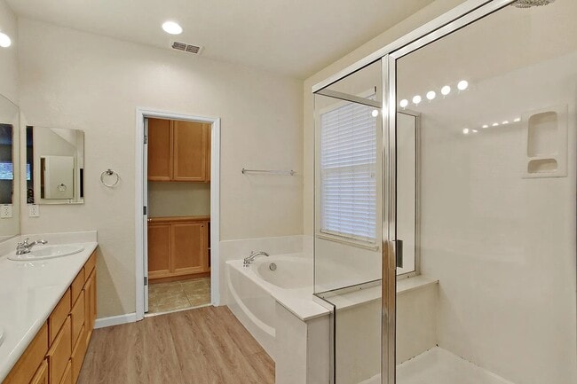 Building Photo - 5858 Hazelwood Cmn