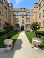 Courtyard - 4930 N Kedzie Ave