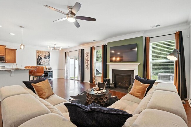 Building Photo - Beautifully Maintained 3-Bedroom Home with...