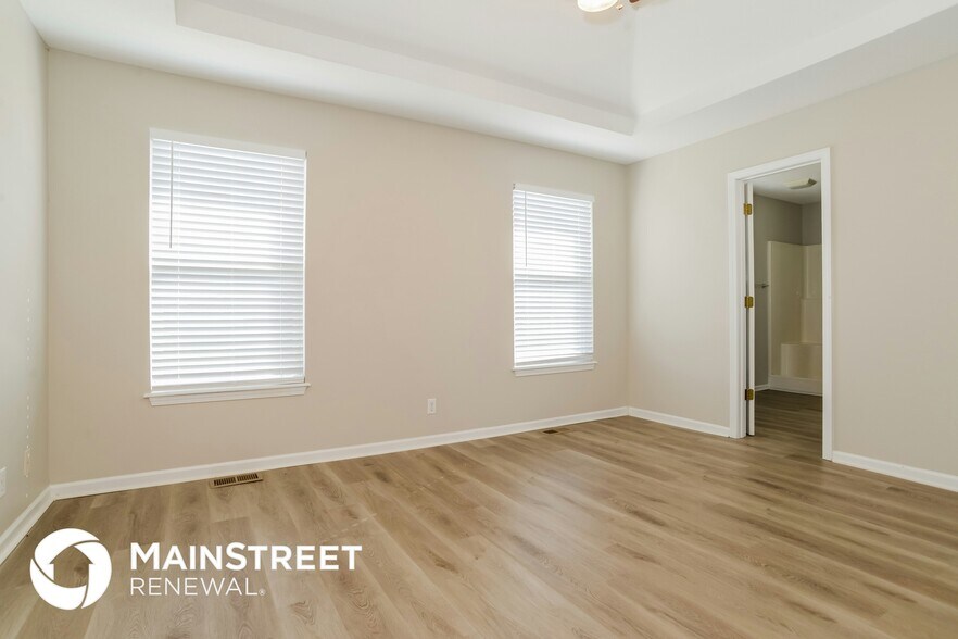 Building Photo - 1001 E Madelyn Dr