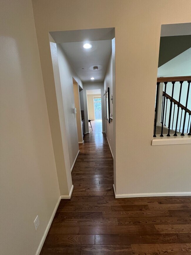 Building Photo - Spacious 5-Bed, 2.5-Bath Single-Family Home in Redmond