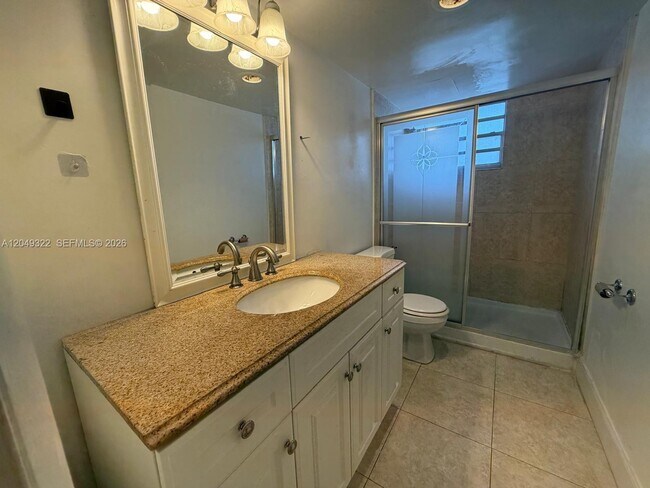 Building Photo - 1333 E Hallandale Beach Blvd