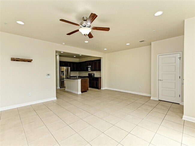 Building Photo - 6814 E Riverside Dr