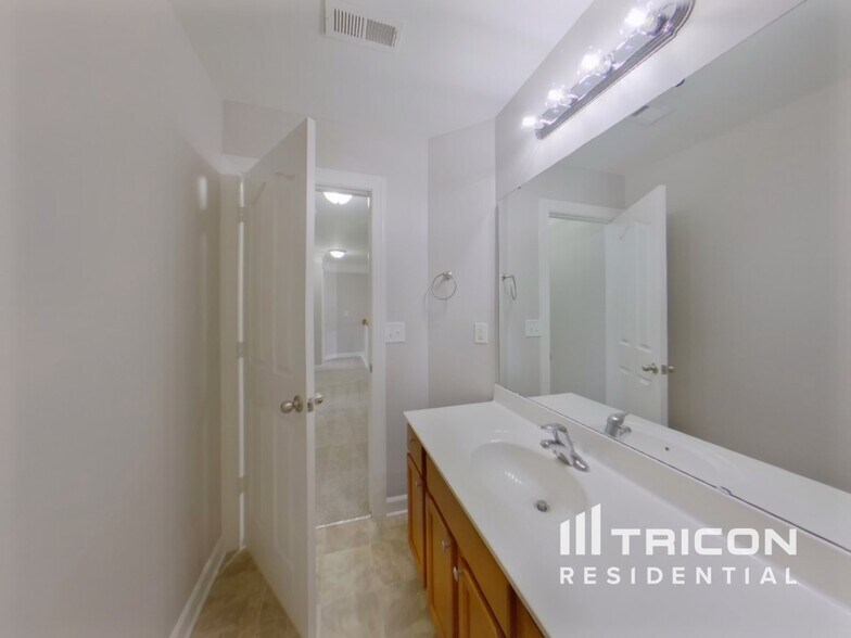 Building Photo - 2625 Sierra Chase Dr