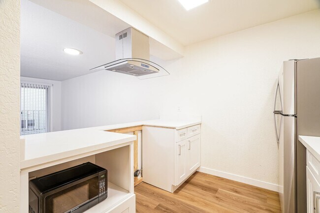 Building Photo - Welcome to Fairway Apartments – Where Quie...