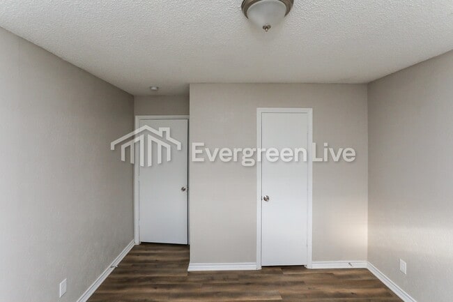 Building Photo - 715 San Juan Dr