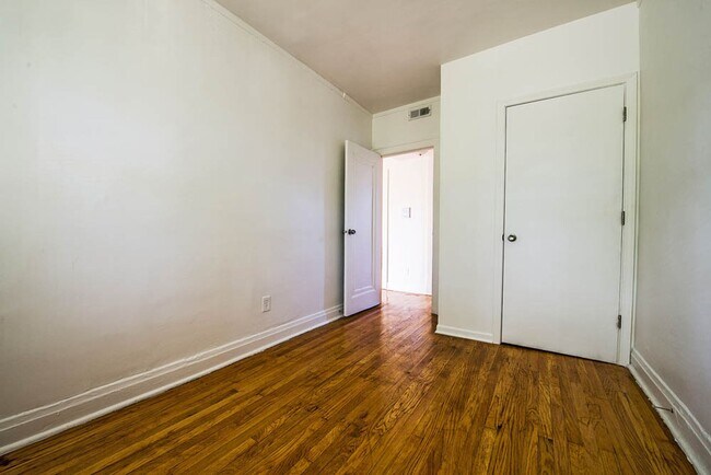 Building Photo - 102 S 17th