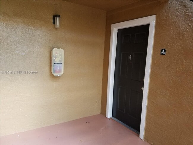 Building Photo - 15570 SW 105th Ln