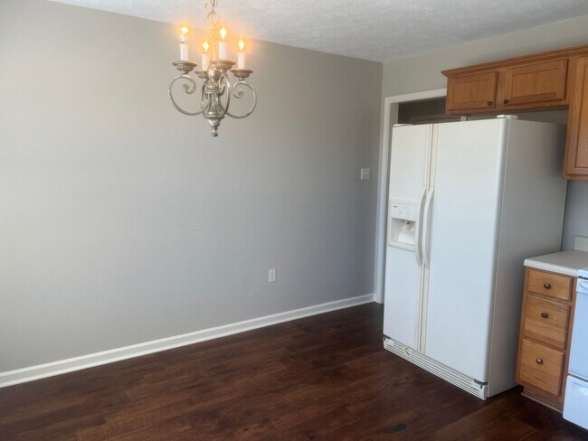 Building Photo - 3 Bed 2 Bath Home