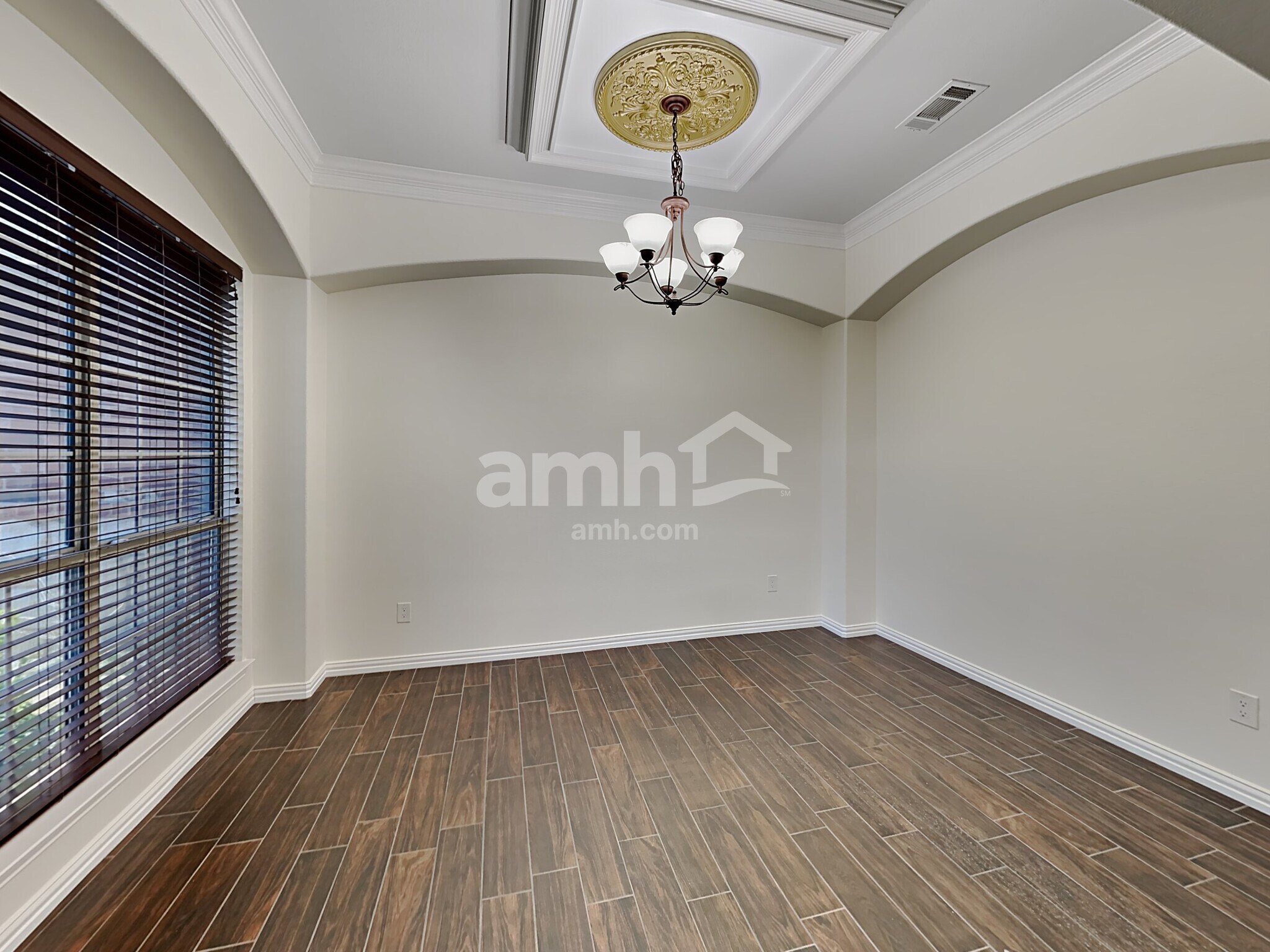 Building Photo - 2228 Coopers Hawk Ct