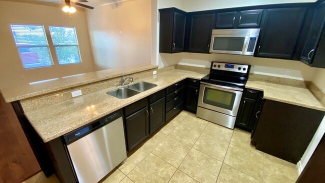Building Photo - 7208 Manford Ln