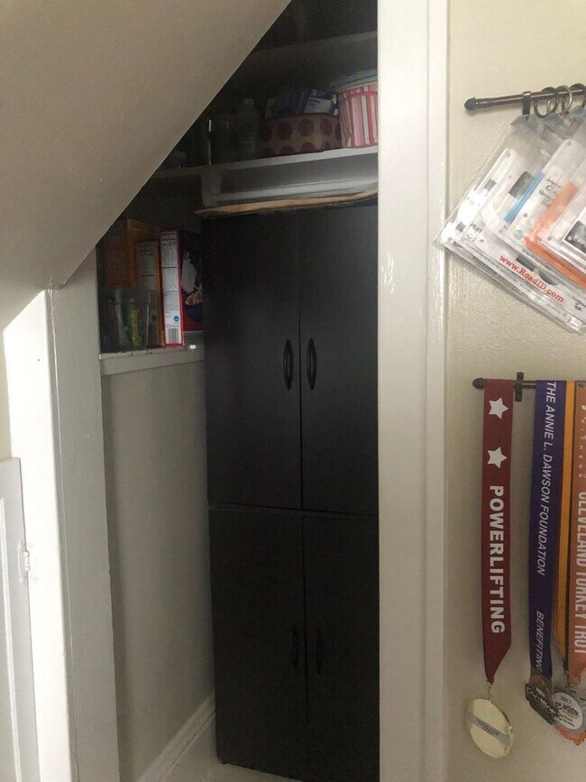 Building Photo - 2 Bedroom home with garage in Mayfield Hts!