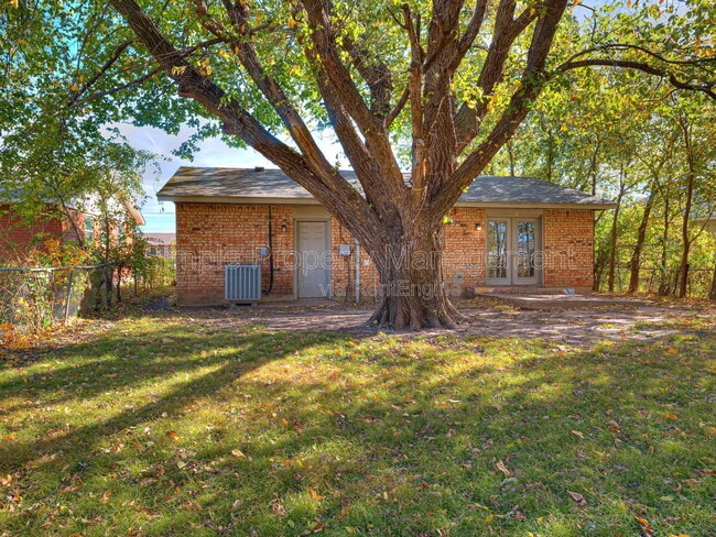 Building Photo - 601 N Wisconsin Ave