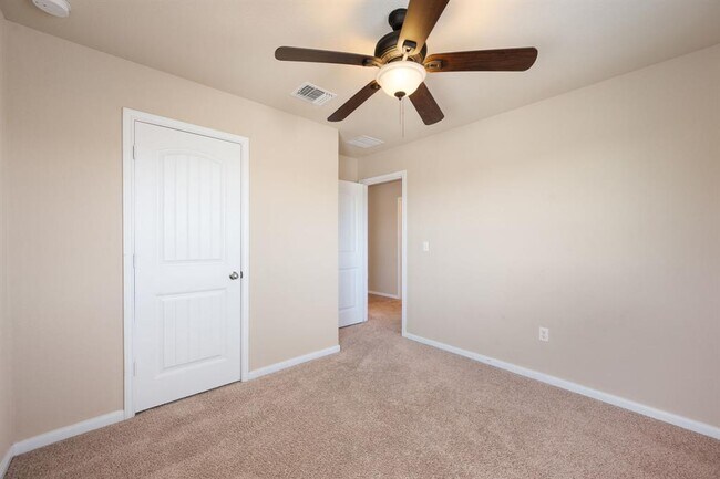 Building Photo - 231 Northern Flicker St