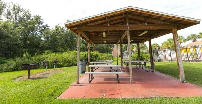 Building Photo - 2492 Sweetwater Club Cir
