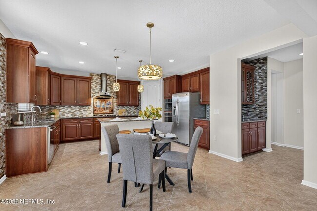 Building Photo - 127 Rockcreek Dr