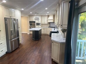 Building Photo - 2510 Wellington Cir