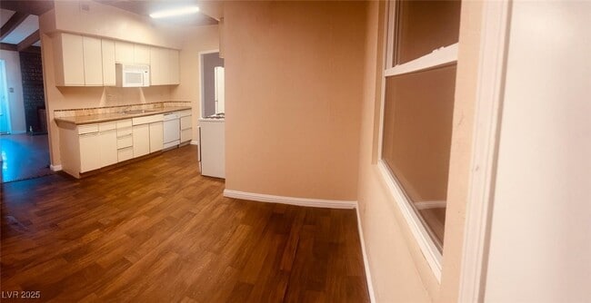 Building Photo - 349 Upland Blvd