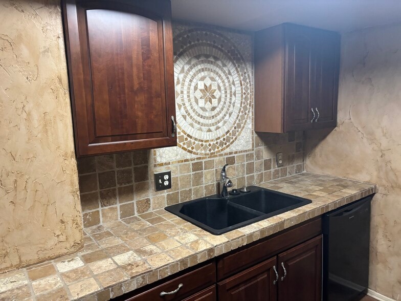 Building Photo - 3121 Johnston St