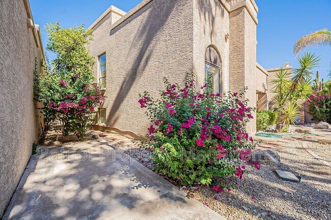 Building Photo - 10527 E Fanfol Ln