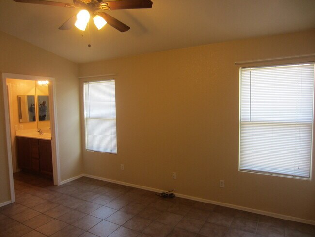 Building Photo - This 3 Bed. 2 Ba. Home Near the U of A, Downtown & I-10 Will Be Available Around April 1st
